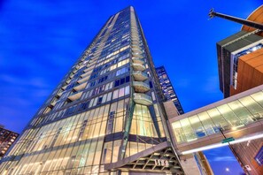 Exterior - What a view! Downtown Montreal 43rd floor luxury condo with parking (Montréal)