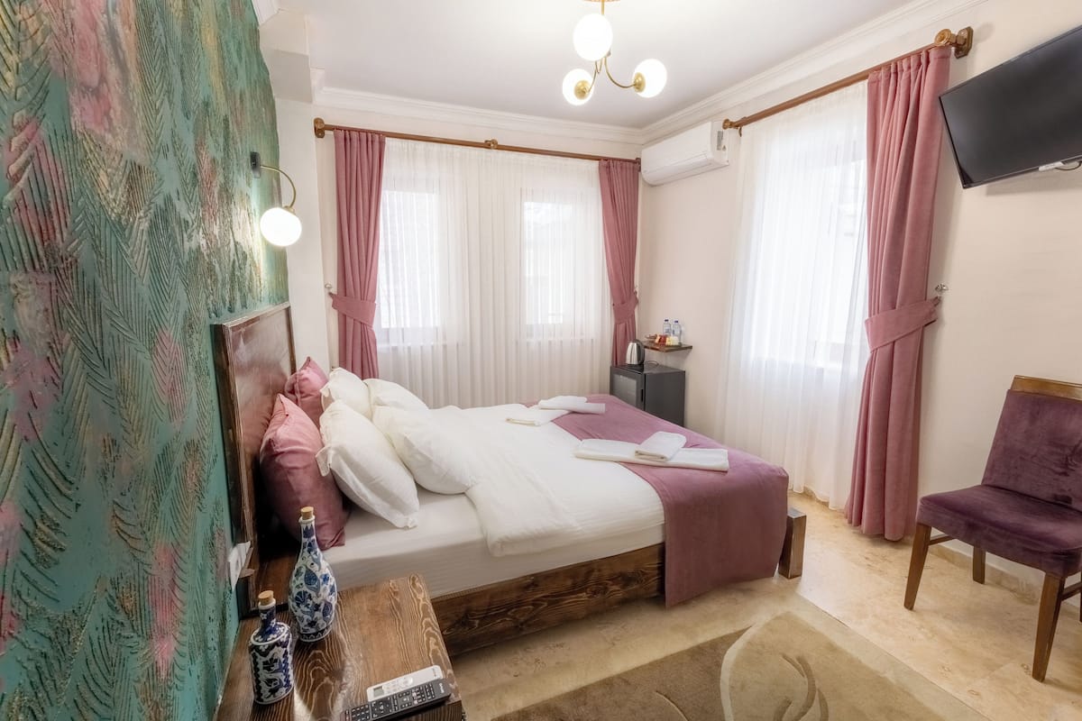 Superior Suite | Frette Italian sheets, premium bedding, minibar, individually decorated