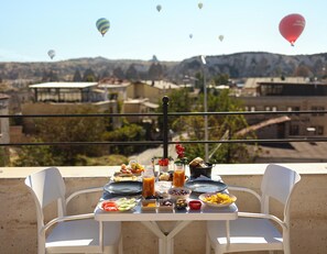 Free daily local cuisine breakfast - Yellow Stone Suites (Nevsehir)