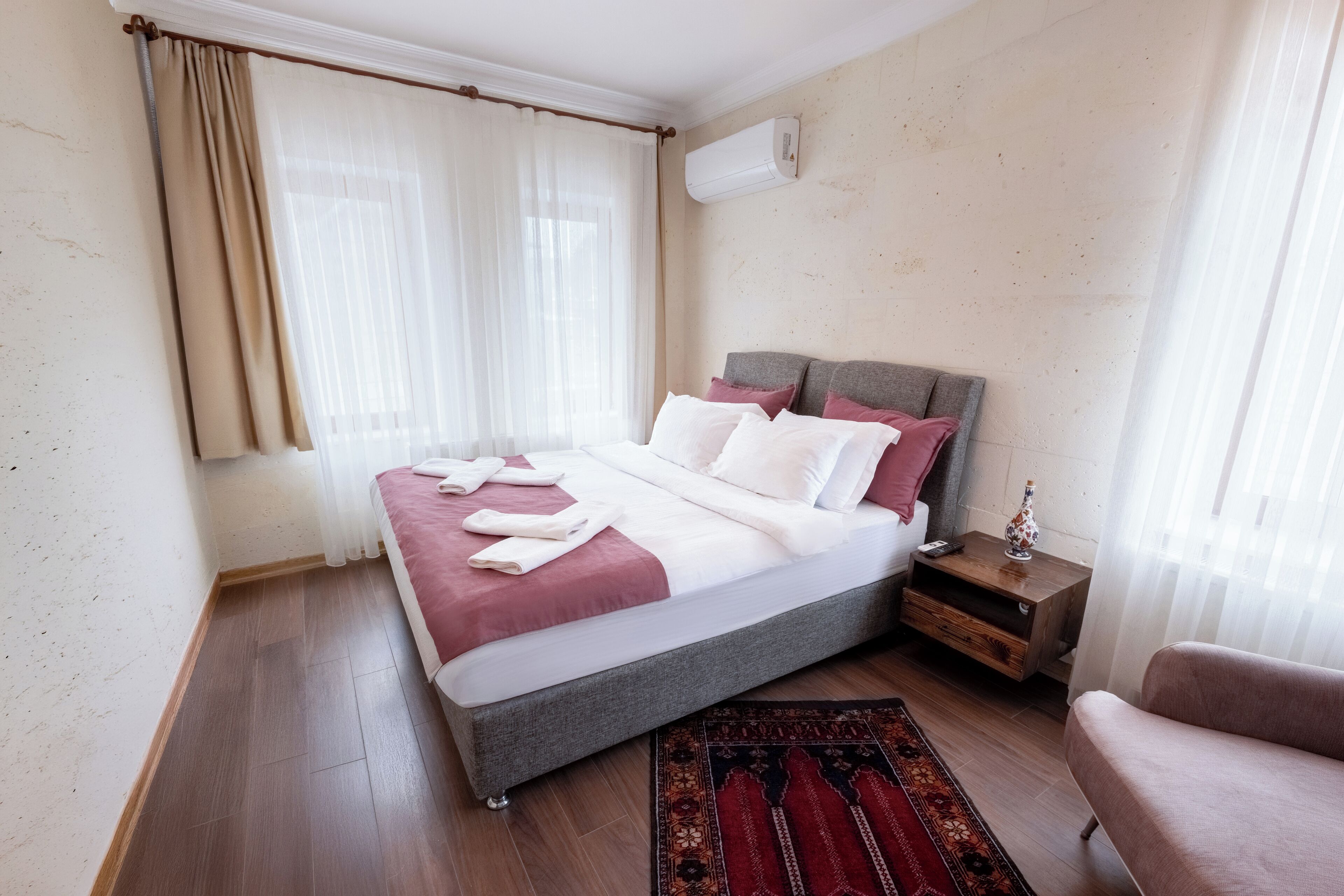 Frette Italian sheets, premium bedding, minibar, individually decorated