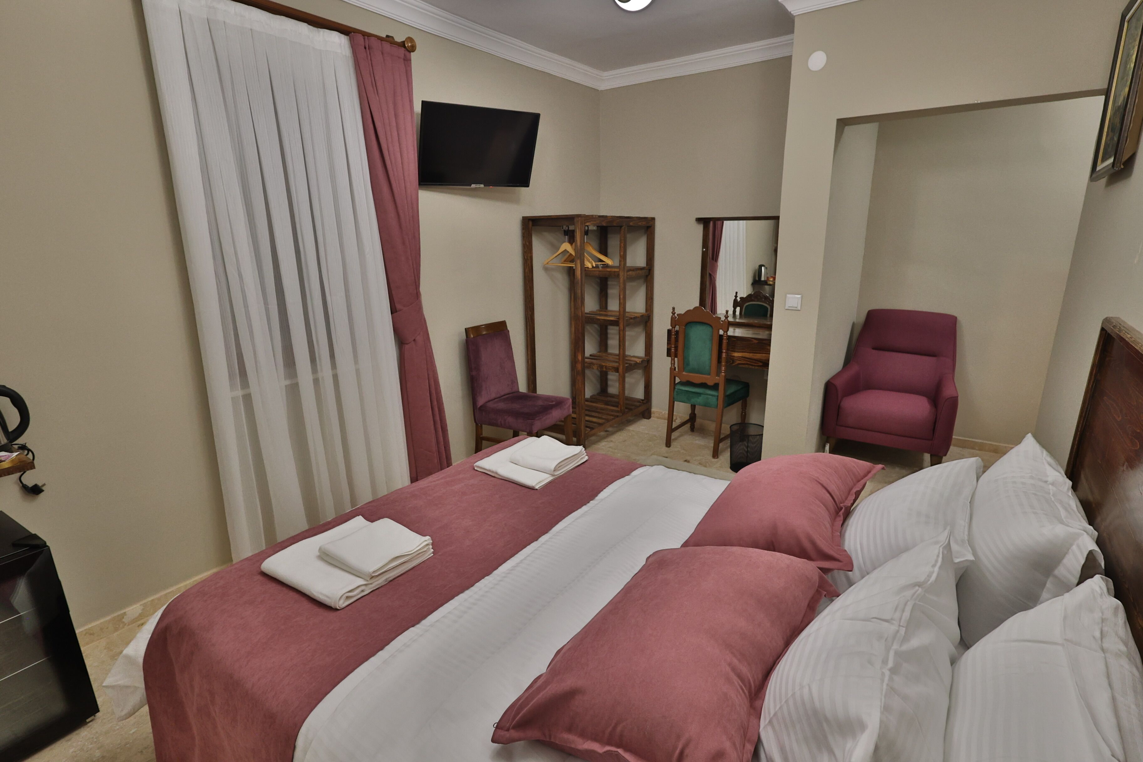 Superior Suite | Frette Italian sheets, premium bedding, minibar, individually decorated