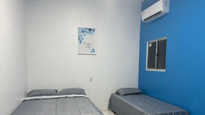 Grand Room | Desk, WiFi (free), bed sheets - Hotel Santa Clara Pallace (Belém)