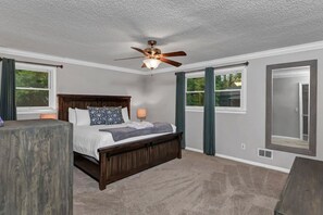 3 bedrooms, desk, iron/ironing board, travel cot