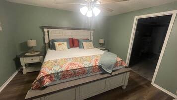 4 bedrooms, free WiFi, bed sheets, wheelchair access