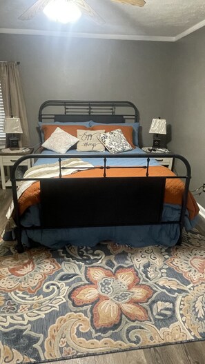 4 bedrooms, free WiFi, bed sheets, wheelchair access