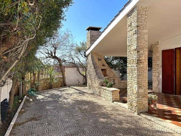 Property grounds - Villa Mimina with Barbecue and Parking (Torre Lapillo)