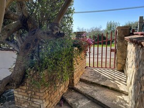 Property grounds - Villa Mimina with Barbecue and Parking (Torre Lapillo)