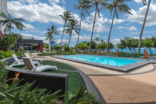 Studio 211-seaside Serenity: Your Perfect Retreat