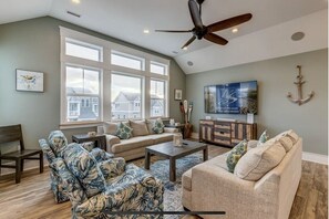 تلفزيون، ألعاب فيديو، كرة قدم الطاولة، ستيريو