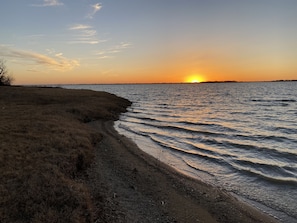 Beach - Lakefront House With Game Room & Fenced Backyard (Nevada)