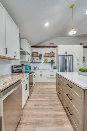 Lakefront House With Game Room & Fenced Backyard