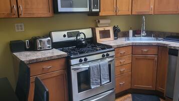 Microondas, horno, parrilla de estufa y lavavajillas