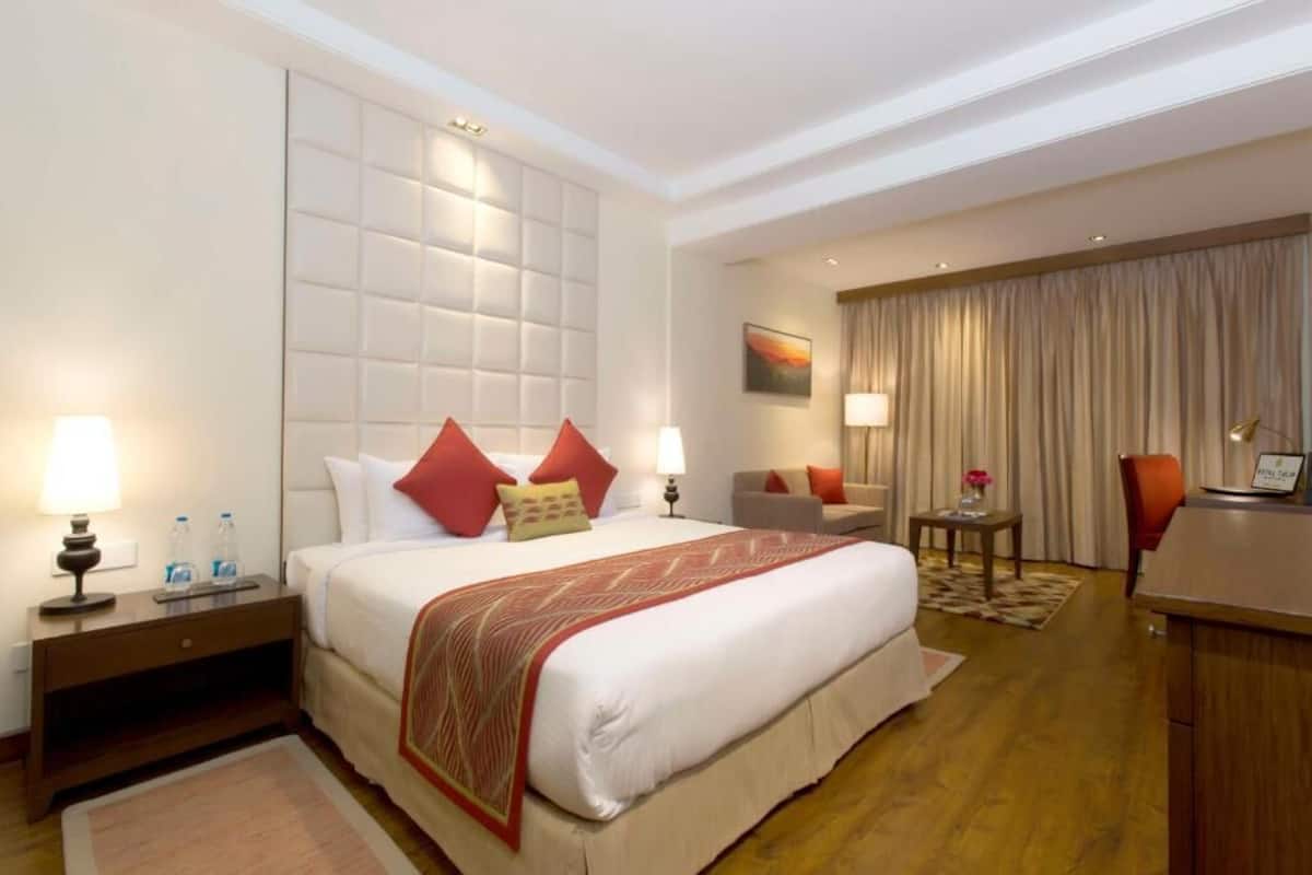 1 bedroom, premium bedding, down comforters, in-room safe