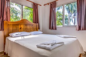 4 bedrooms, desk, iron/ironing board, WiFi