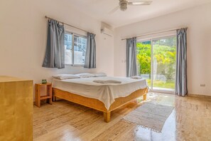 4 Schlafzimmer, Schreibtisch, Bügeleisen/Bügelbrett, WLAN