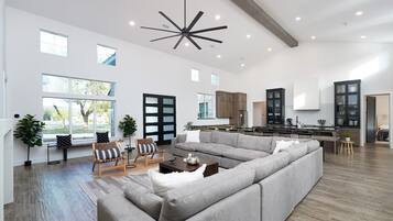 Smart TV, fireplace, stereo