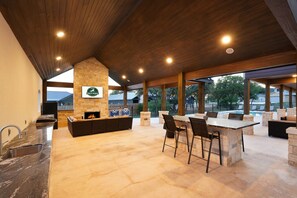 Dining - Near Frio~Free Golf~Pool~Hot tub~Two Kitchens~For 30 (Concan)