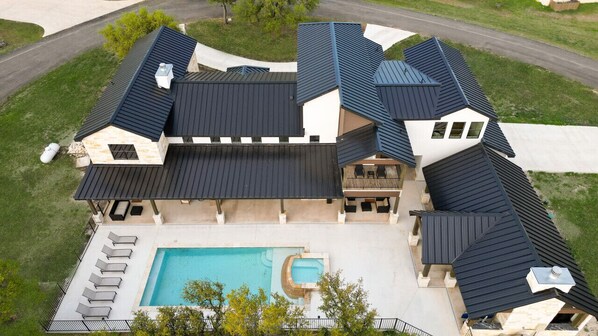 Exterior - Near Frio~Free Golf~Pool~Hot tub~Two Kitchens~For 30 (Concan)
