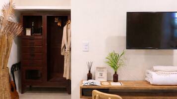 1 bedroom, premium bedding, memory-foam beds, minibar