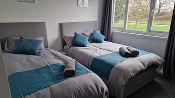 3 sovrum, strykjärn/strykbräda, gratis wi-fi och sängkläder