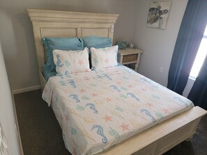 3 bedrooms, iron/ironing board, WiFi, bed sheets - Casa De Minin

5 minutes walk to the best local beach, Pizza and entertainment. (Frederiksted)