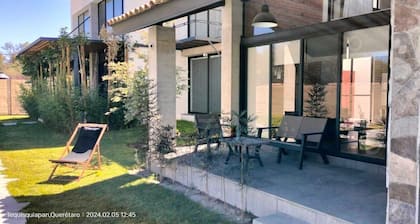 Casa | Loft cerca del Centro de Tequisquiapan con Terraza frente a la alberca.