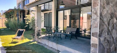 Casa Loft Cerca del Centro de Tequisquiapan con Terraza Frente a la Alberca