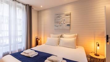 5 bedrooms, iron/ironing board, WiFi, bed sheets