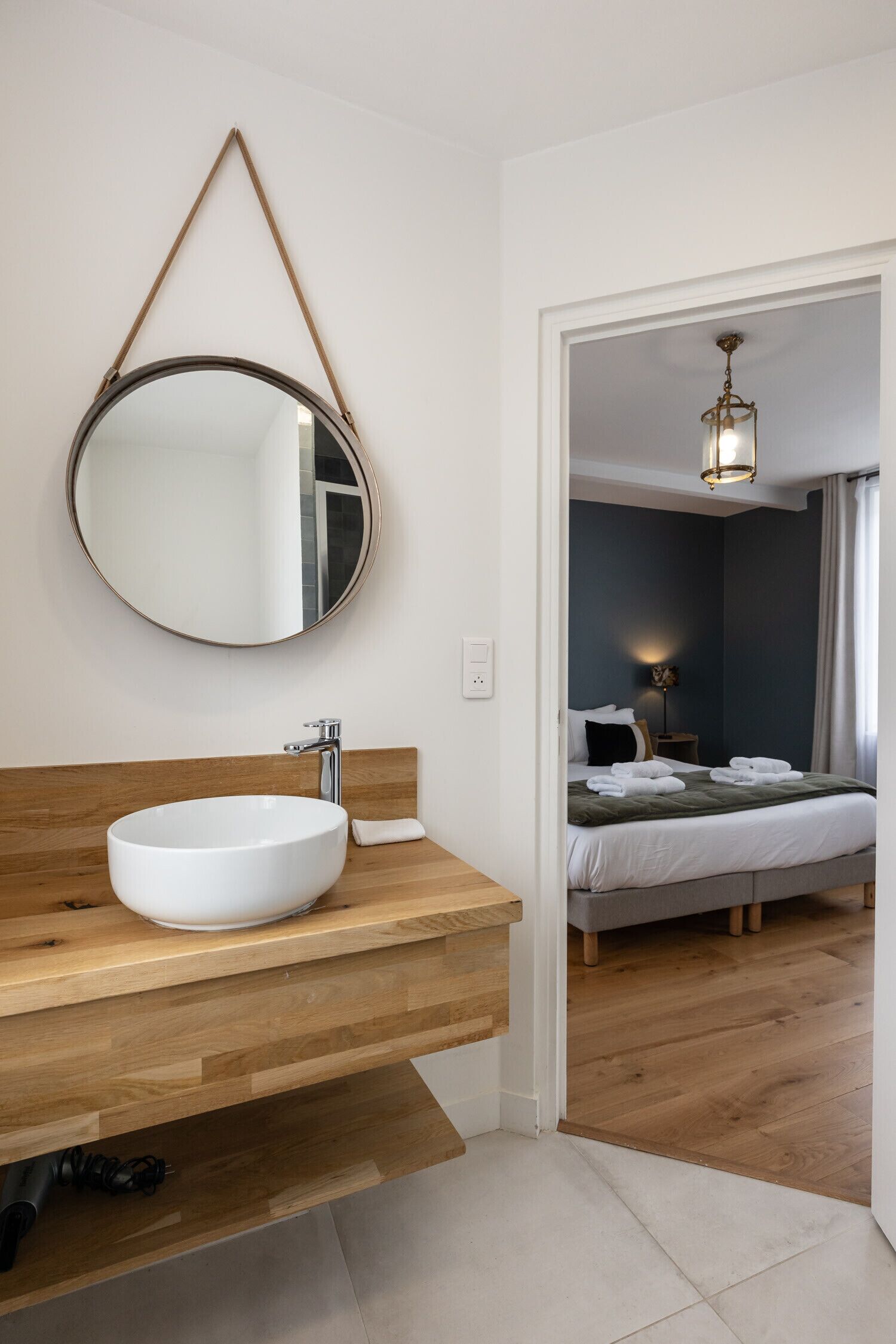 5 chambres, fer et planche à repasser, Wi-Fi, draps fournis