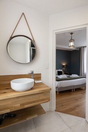 5 Schlafzimmer, Bügeleisen/Bügelbrett, WLAN, Bettwäsche