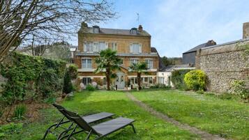 Enceinte de lâhĂ©bergement