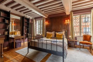 4 bedrooms, WiFi, bed sheets