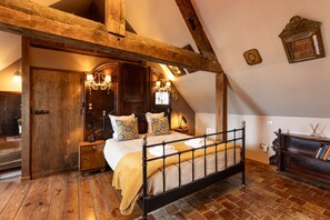 4 bedrooms, WiFi, bed sheets