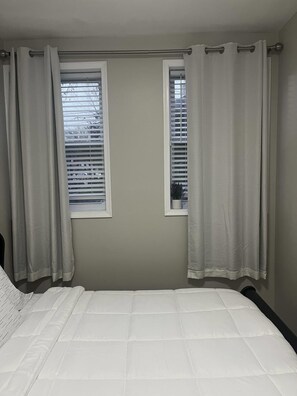 1 bedroom, desk, travel cot, WiFi