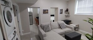 Smart TV - A Rare DC Find. Cozy 1BR 1BA in NW Washington DC, with free street parking. (Washington)