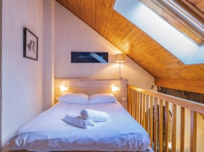 1 bedroom, iron/ironing board, travel crib, WiFi