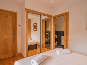 3 chambres, fer et planche à repasser, lit parapluie, Wi-Fi