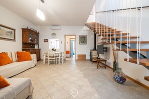 TV - Maria Grazia's Holiday Home (Oristano)