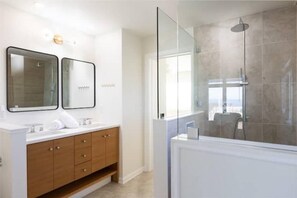 Bathroom - Private Beach Access in Southern Shores w/ Pool (Kitty Hawk)