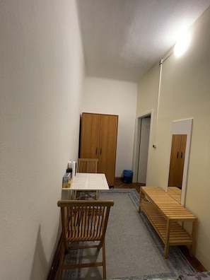 Basic Room | Free WiFi - U6 Schöpfwerk (Vienna)