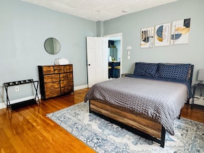 2 bedrooms, in-room safe, iron/ironing board, free WiFi