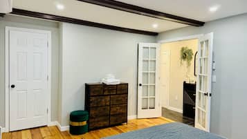 2 bedrooms, in-room safe, iron/ironing board, free WiFi