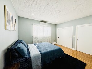 2 bedrooms, in-room safe, iron/ironing board, free WiFi