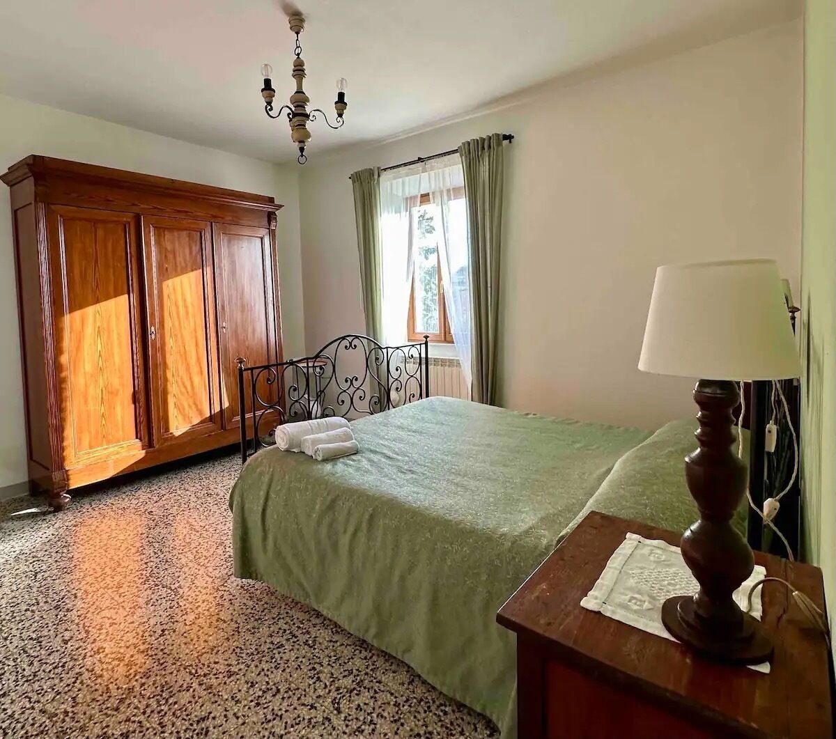 4 Schlafzimmer, Schreibtisch, Bügeleisen/Bügelbrett, Reisekinderbett