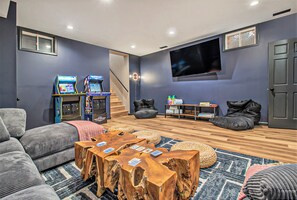 Interior - Heated Pool. Luxe STR/game room/fire pit/privacy (Mears)