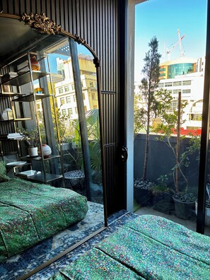 1 bedroom, in-room safe, desk, iron/ironing board - Peaceful Luxury Surry Hills Apartment with office (Surry Hills)