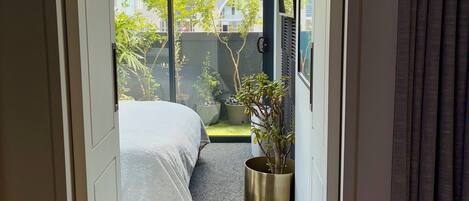 1 soverom, safe på rommet, skrivebord og strykejern/-brett