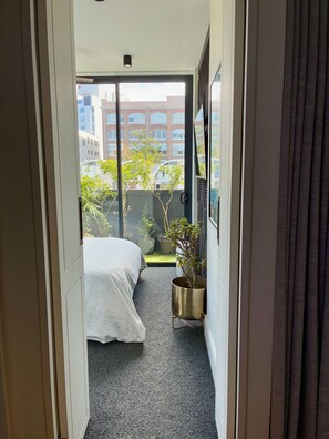 1 bedroom, in-room safe, desk, iron/ironing board - Peaceful Luxury Surry Hills Apartment with office (Surry Hills)