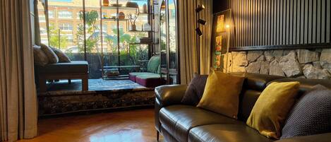 Smart TV, books, offices