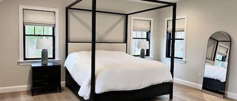 4 bedrooms, iron/ironing board, WiFi, bed sheets